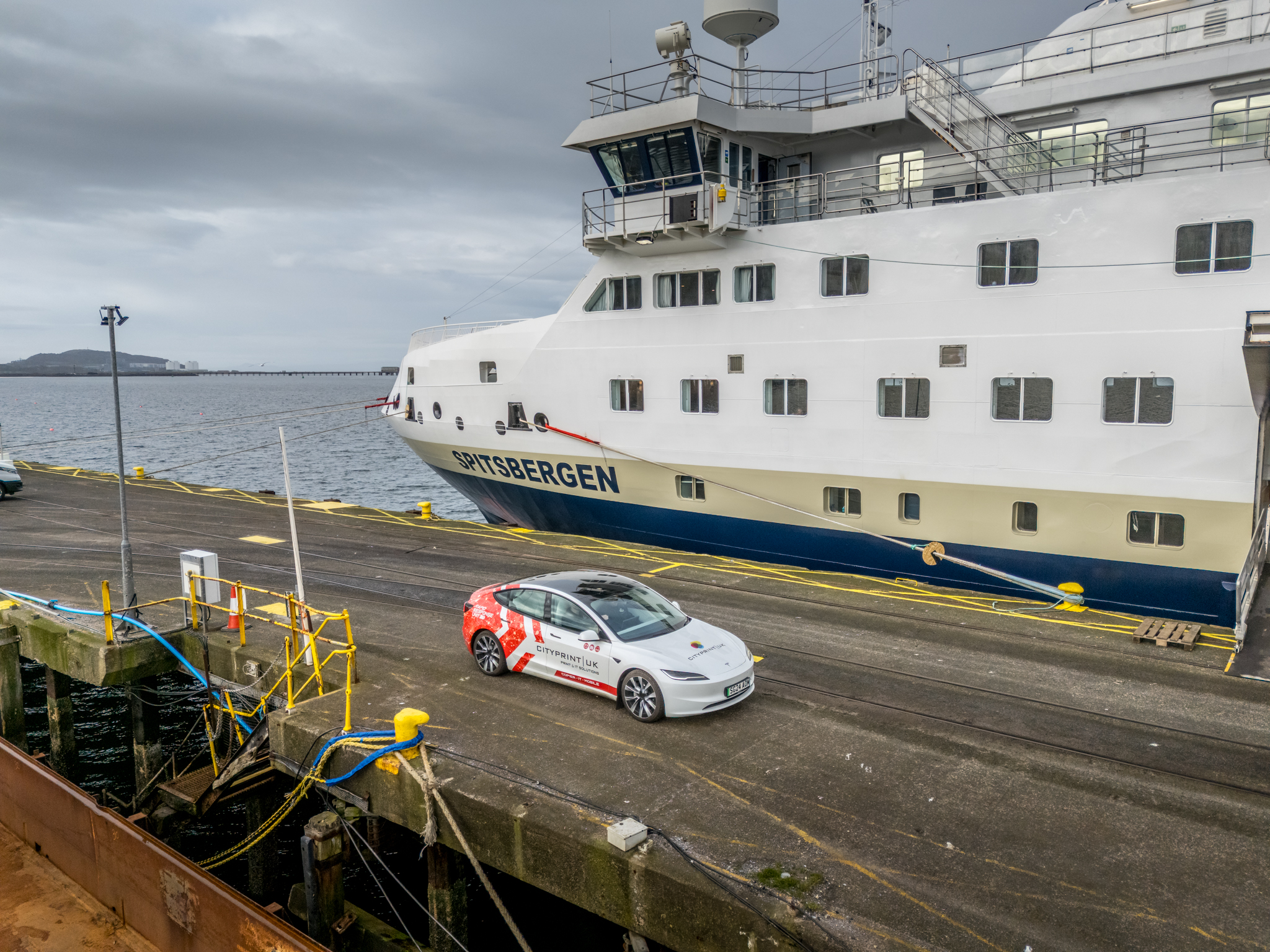 Cityprint UK Rapid Response car on the quayside beside the ship Spitsbergen